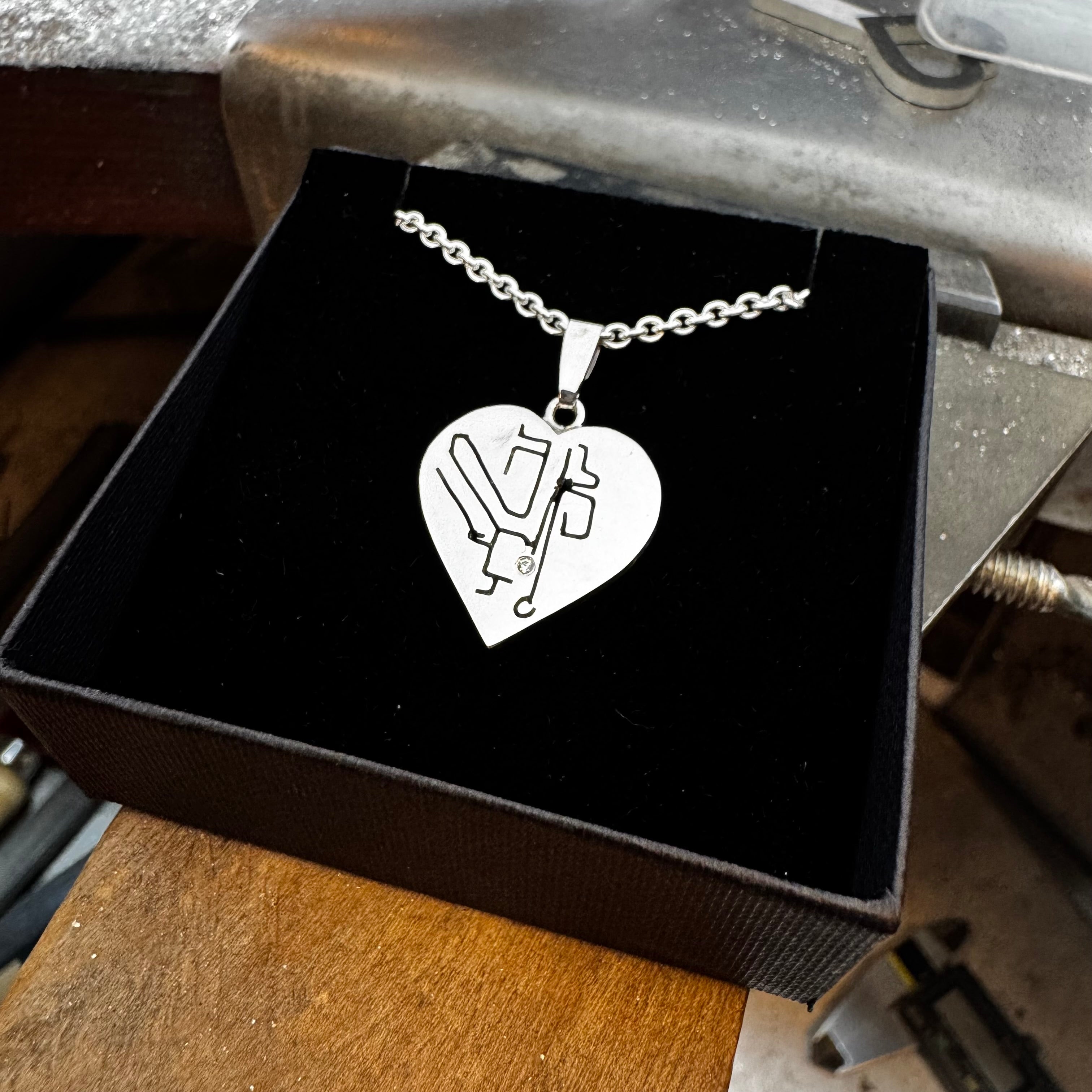 Hartvormige GPS Hanger met Diamant