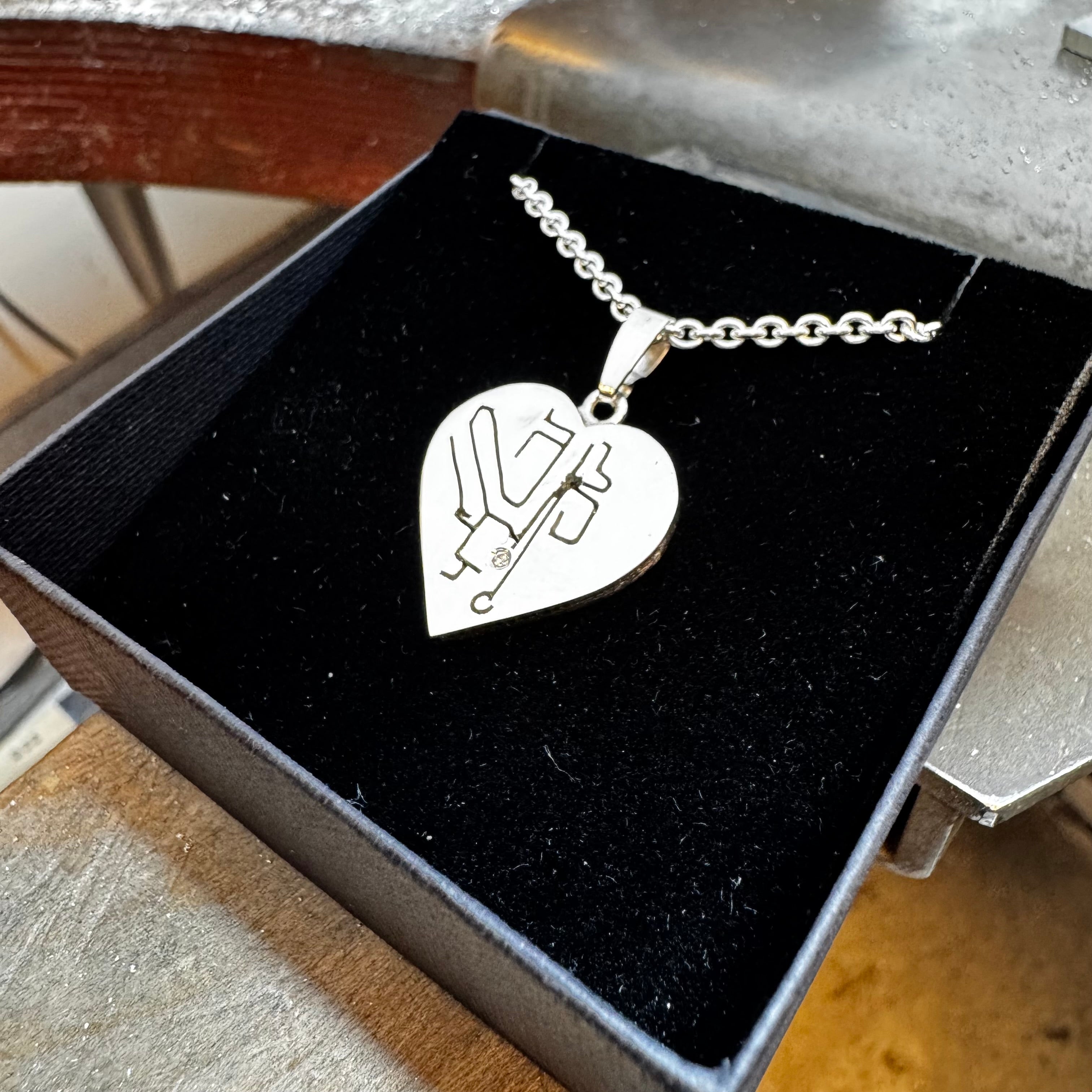 Hartvormige GPS Hanger met Diamant