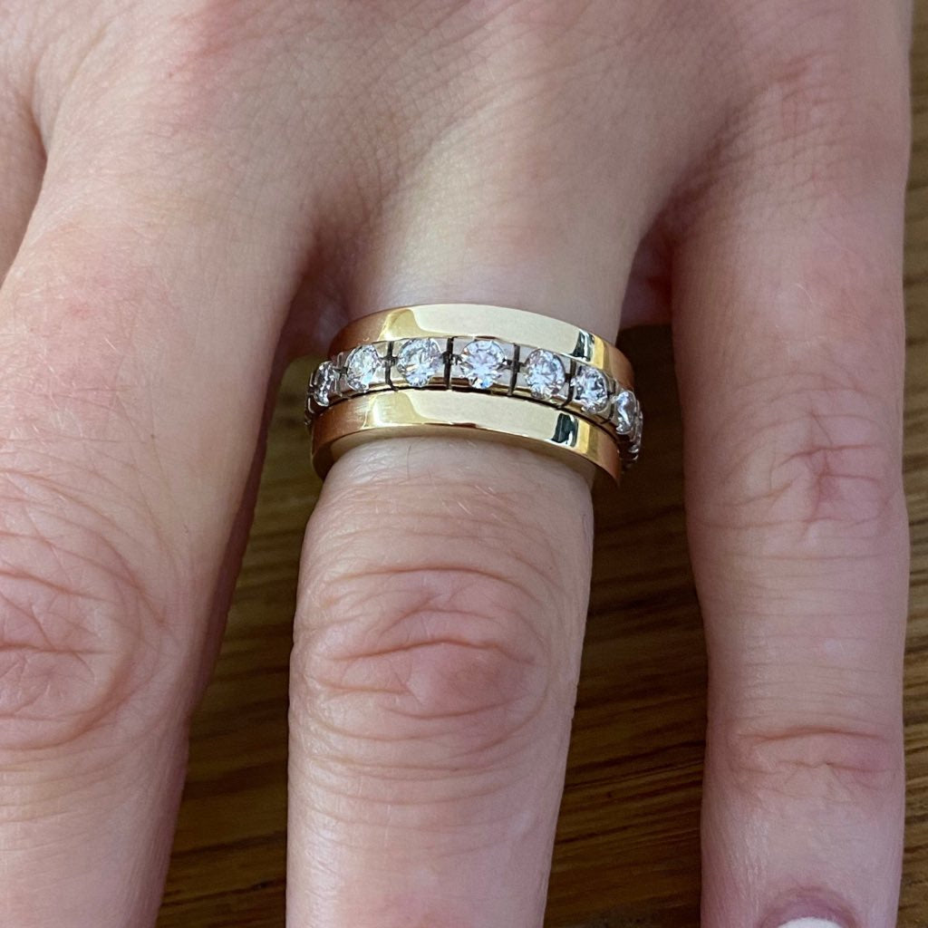 Full circle alliancering met diamanten handgemaakt door goudsmid in Zoetermeer