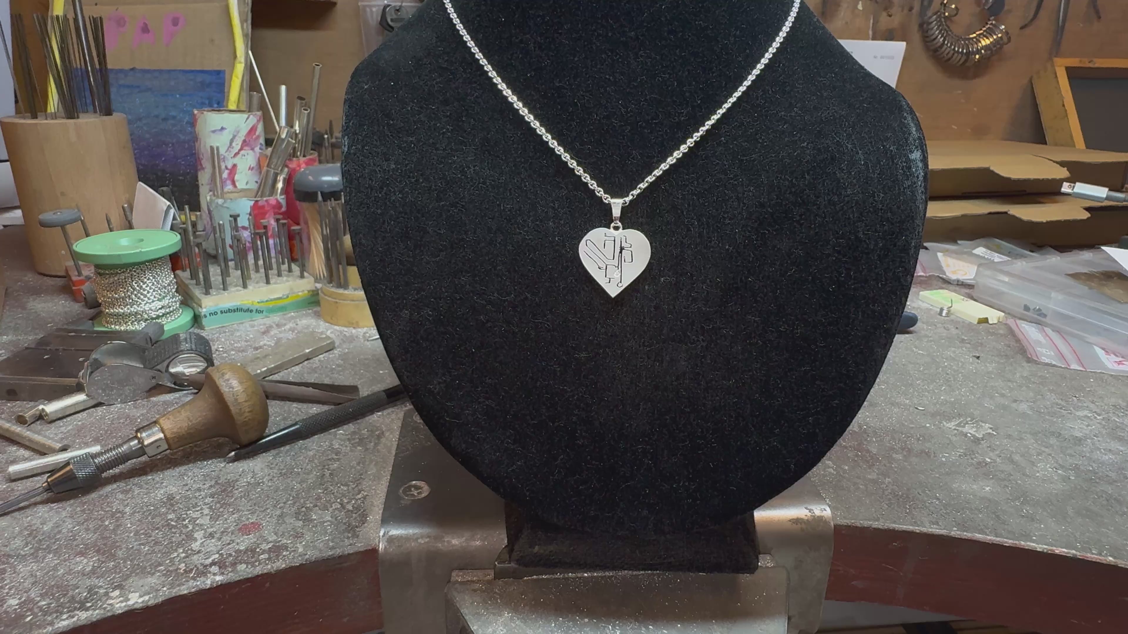 Hartvormige GPS Hanger met Diamant