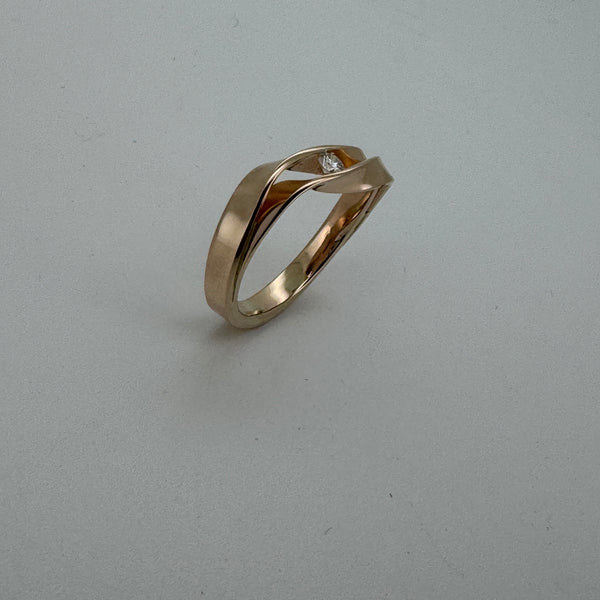 Nieuwe ring van oud goud