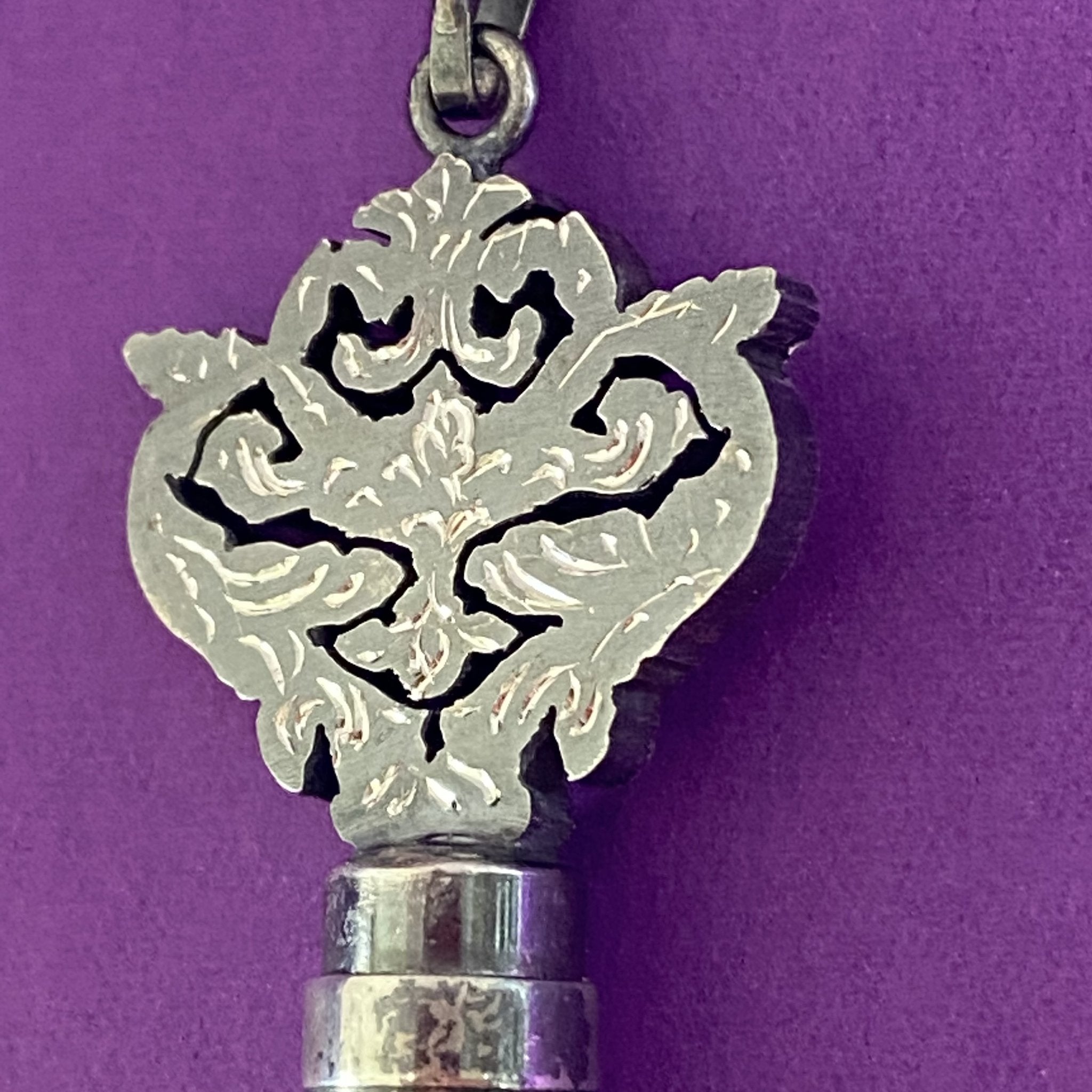 Baroque hanger
