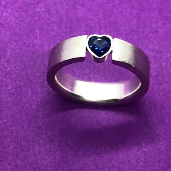 Hold my Heart met blauwe zirkonia